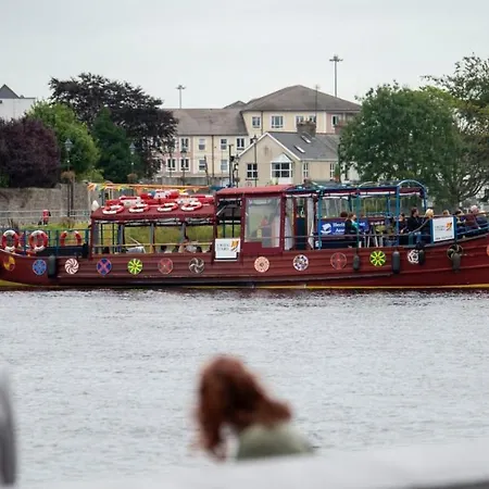 The Bailey Gastro Bar * Άθλον