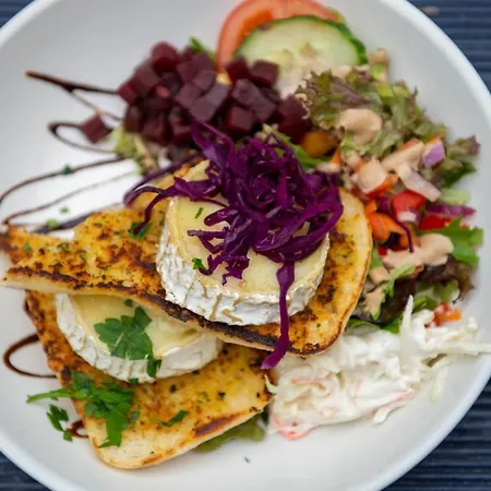 The Bailey Gastro Bar אורחן את'לון